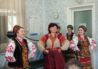 Виступили для захисників у реабілітаційному центрі