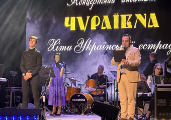 Концертний ансамбль «Чураївна» та солісти презентували програму «Хіти української естради»