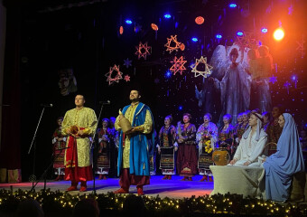 Пісенно-танцювальний ансамбль «Полтава» представив глядачам вертепну виставу
