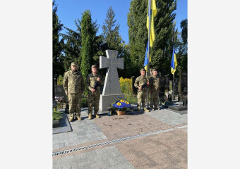 На Алеї Героїв ушанували пам'ять захисників, які загинули за незалежність, суверенітет і територіальну цілісність України