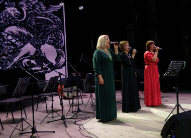 Краса заквітчаних пісень