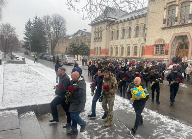 Церемонія відзначення Дня Соборності України на площі біля пам'ятника Тарасові Шевченку