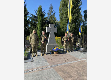 На Алеї Героїв ушанували пам'ять захисників, які загинули за незалежність, суверенітет і територіальну цілісність України