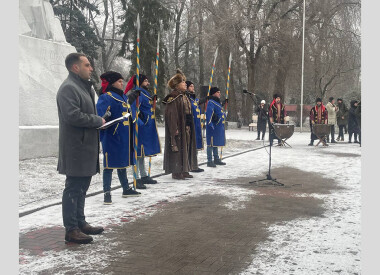 Церемонія відзначення Дня Соборності України на площі біля пам'ятника Тарасові Шевченку