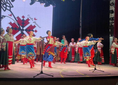 Звучали пісні, багаті іменами