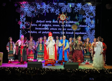У філармонії зустріли Святого Миколая