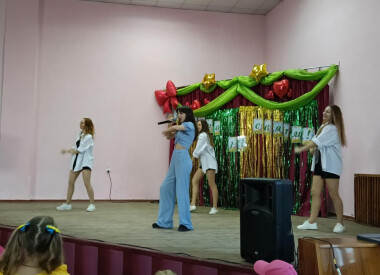 Успішно фінішує літній сезон концертів для вихованців пришкільних таборів