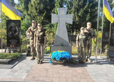 На Алеї Героїв у Полтаві вшанували пам'ять полеглих захисників України