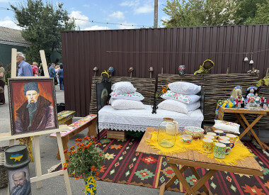 У філармонійному дворику провели «Ярмарок на Гоголя»