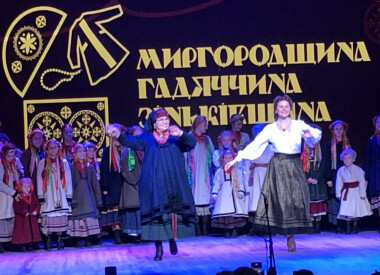 У філармонії відбулася урочиста презентація традиційної колекції вбрання для групи автентичного співу зразкової вокально-хорової студії «Домінус»