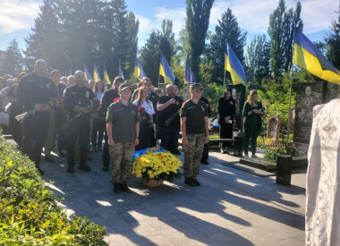 На Алеї Героїв у Полтаві вшанували пам'ять полеглих захисників України