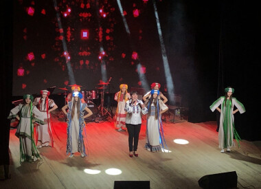 Кохати, вірити і жити. NEXT