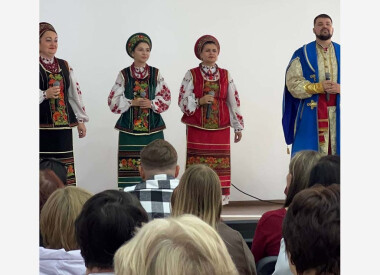 Артисти філармонії виступили в селищі Нова Галещина