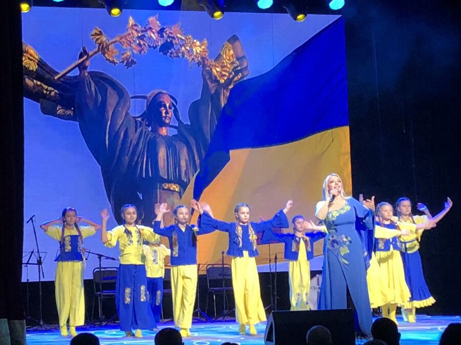 У філармонії відбулося урочисте відзначення Дня Соборності України