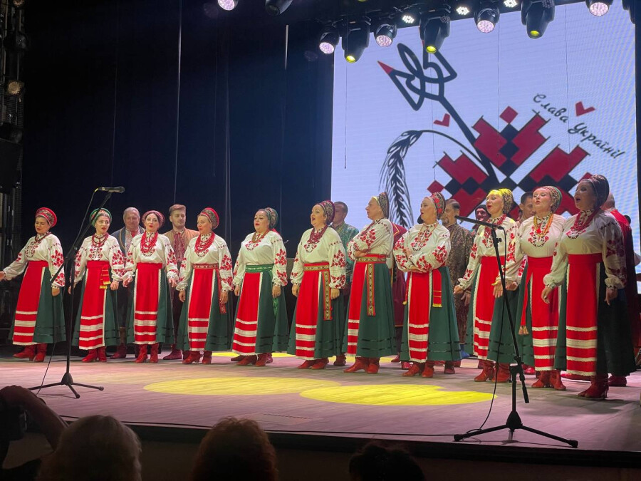 Звучали пісні, багаті іменами