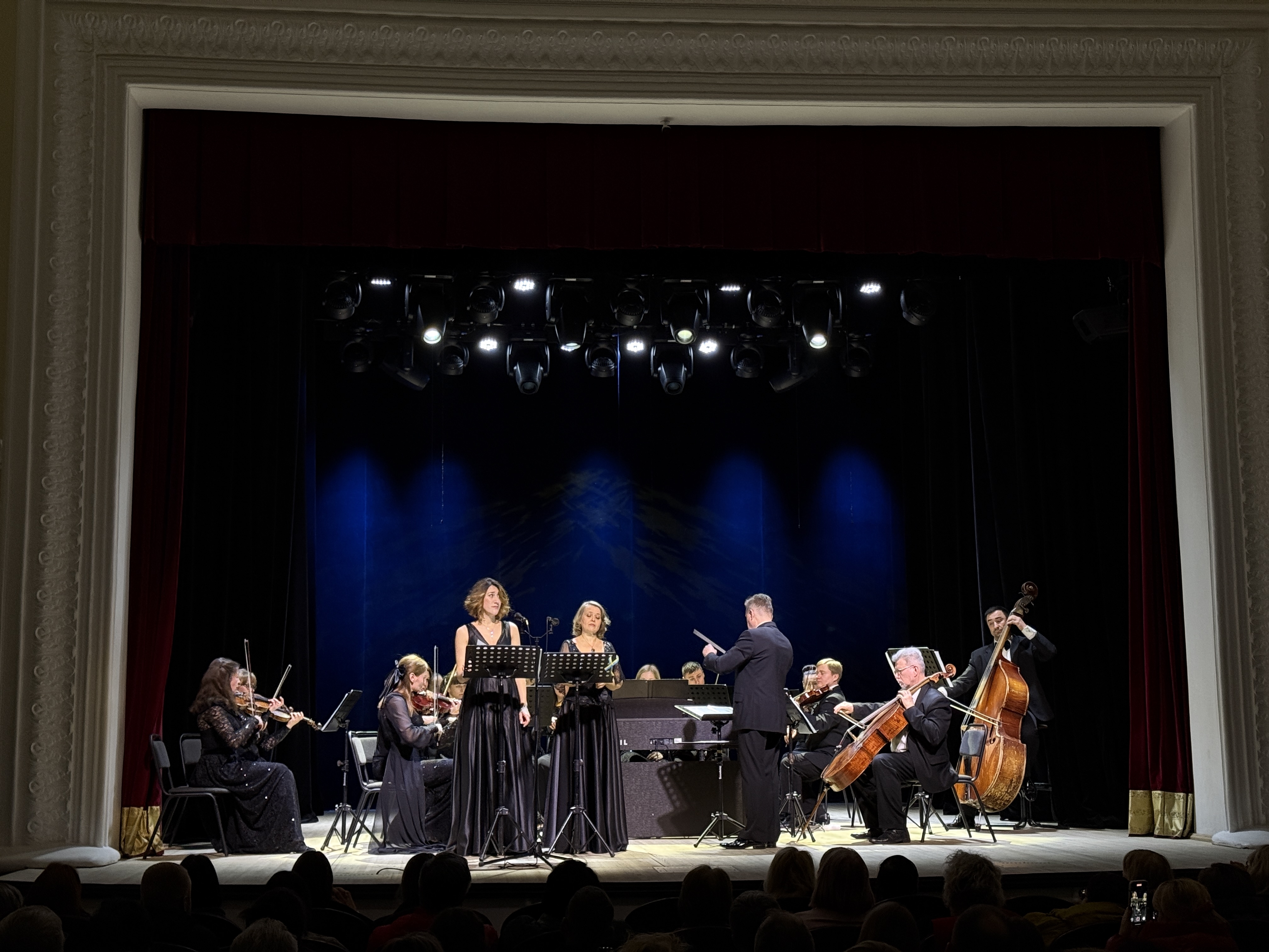 MOZART: у співпраці з камерним оркестром імені Д. Ахшарумова виступили солістки Національної філармонії України