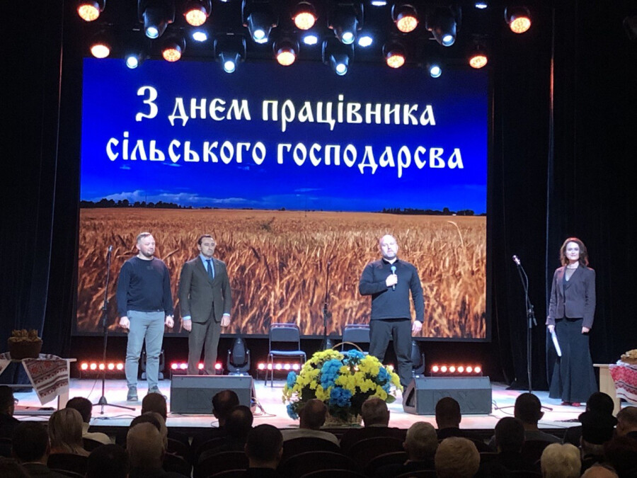 Артисти філармонії привітали з професійним святом працівників сільського господарства