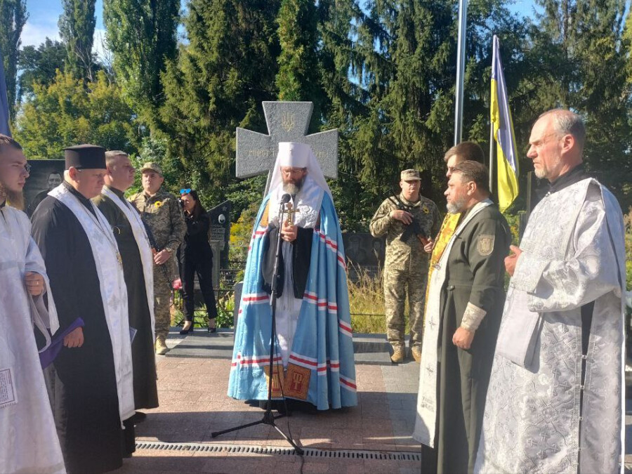 На Алеї Героїв у Полтаві вшанували пам'ять полеглих захисників України