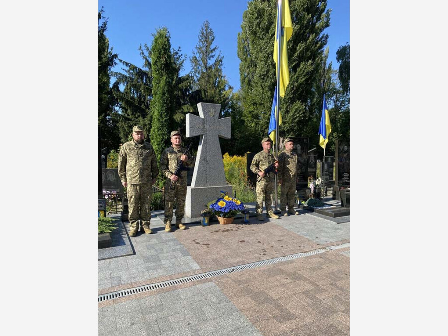 На Алеї Героїв ушанували пам'ять захисників, які загинули за незалежність, суверенітет і територіальну цілісність України